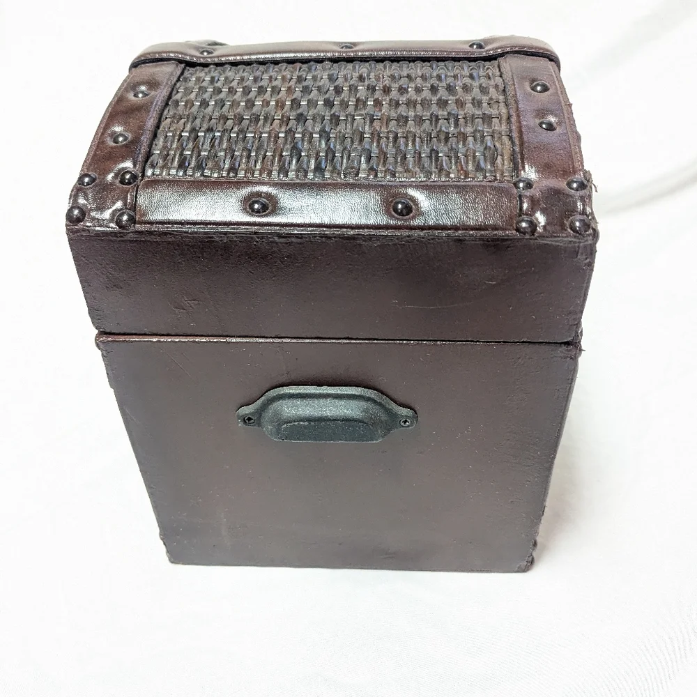 Vtg 80s Hinged Wicker Riveted Wooden Box Med 10x9x11 Dome Lid Snap Closure READ